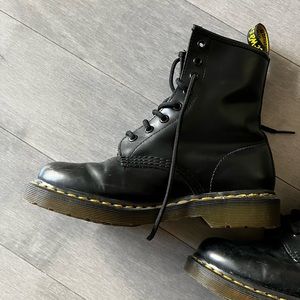 Dr Martens 1460 WOMEN'S SMOOTH LEATHER LACE UP BOOTS